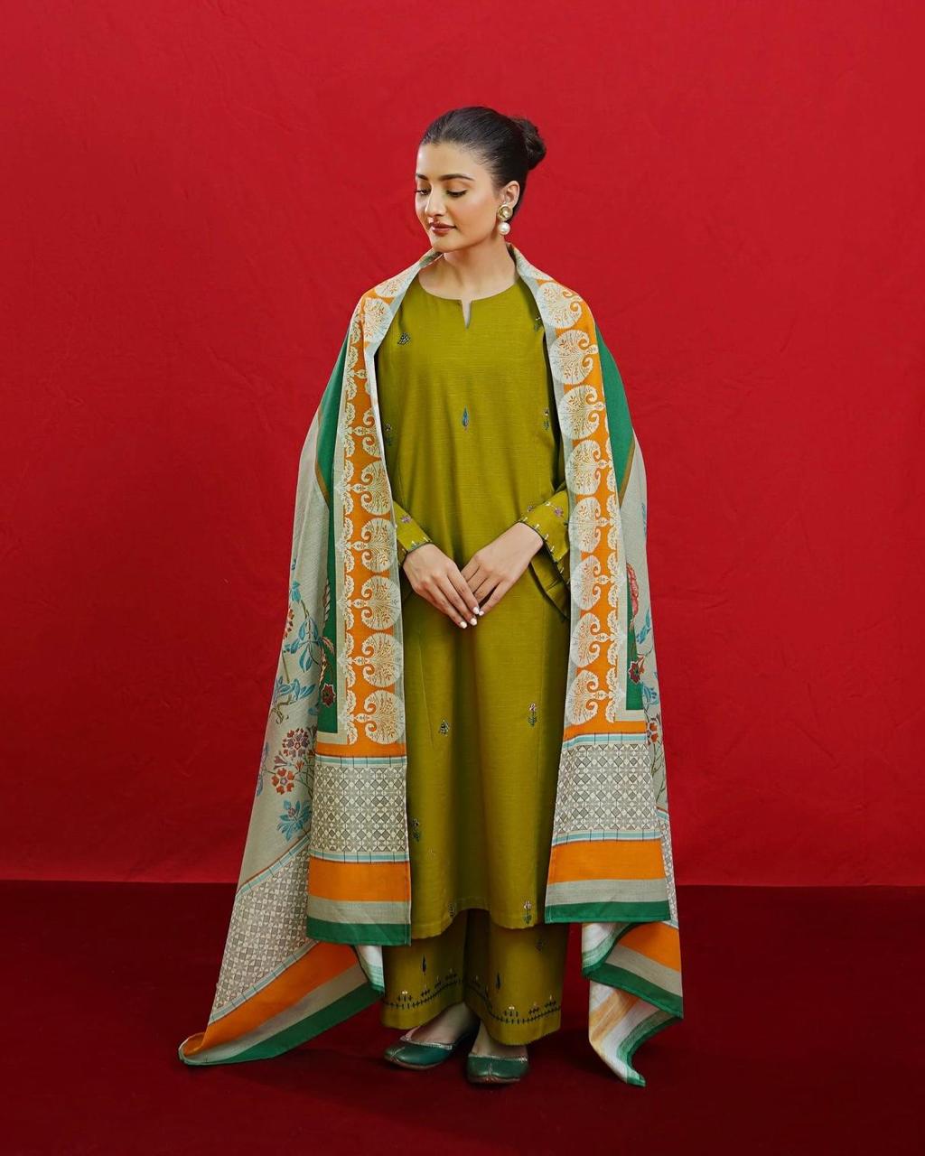 Embroidered Dhanak D-18