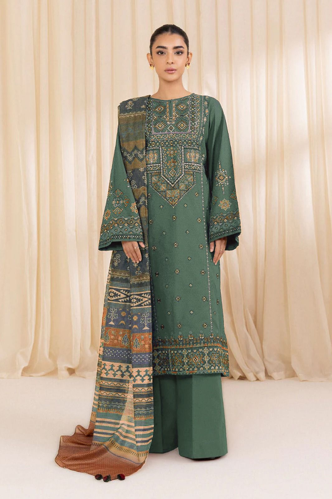 Embroidery Lawn 3 Pcs D-33