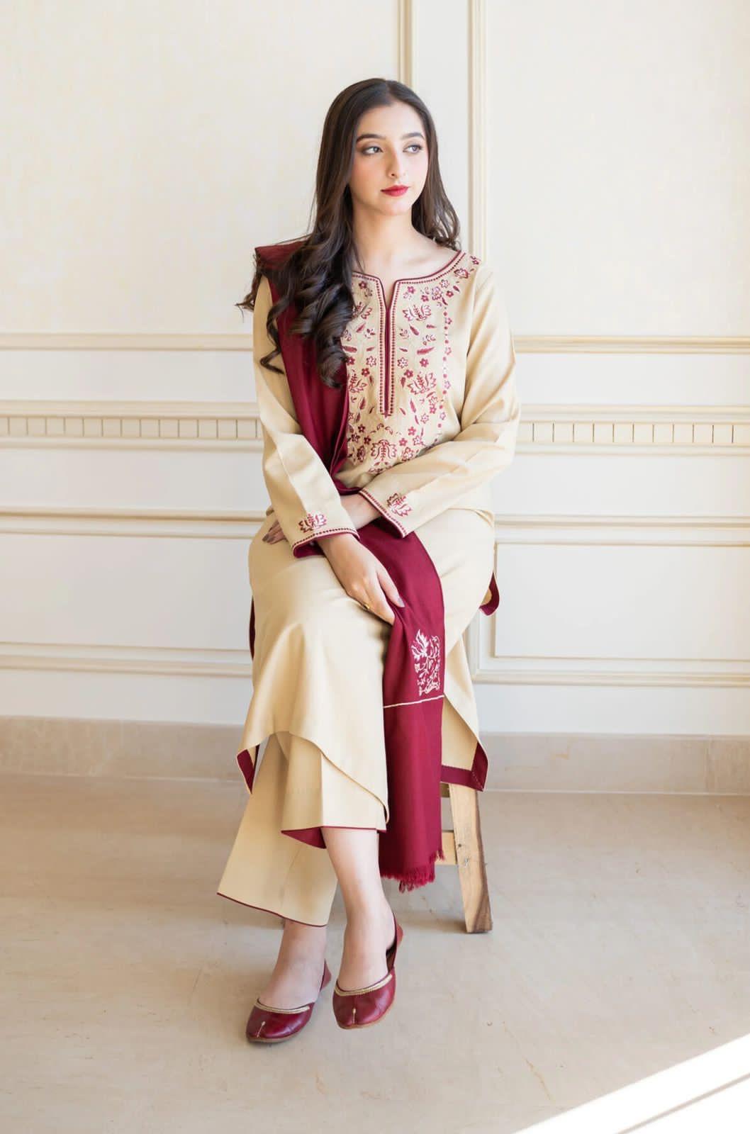Embroidery Lawn 3 Pcs D-73
